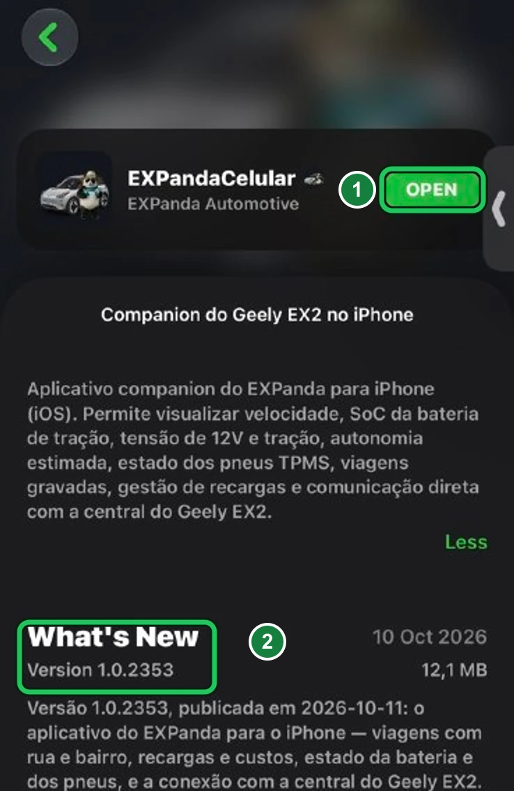 Captura da página do app EXPandaCelular no SideStore: no alto, o nome do app e o botão verde, que na captura diz «OPEN» (marca verde 1); no meio, a descrição «Companion do Geely EX2 no iPhone»; embaixo, «What’s New», com a versão 1.0.2353 (marca verde 2).